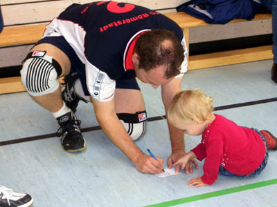 Assistenztrainerin: So geht das Papa!