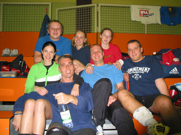 hinten: Albi (M1), Janin und Jessy (F1)<br />
vorne: Janina und Stefan (MX2), Christoph (M1) und Robi (M2) blieben die ganze Nacht fit - ohne Doping!