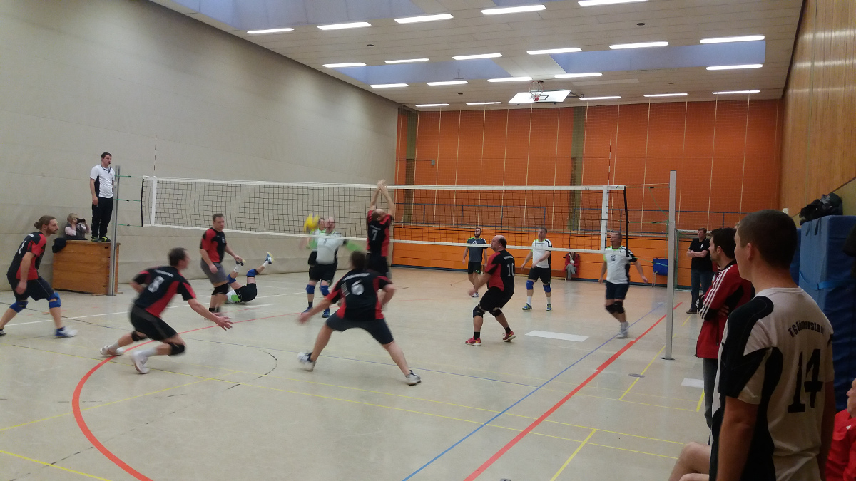 Immer wieder war die Abwehr zu langsam. Am Ende steht aber trotzdem ein Punktgewinn zu buche.