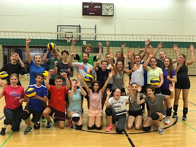 Spielerinnen und Spieler der TG Römerstadt und des TV Windecken