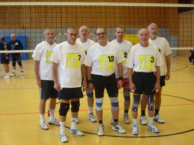 Die erfolgreiche Mannschaft (vlnr: Horst Reuter, Axel Dengler, Heinz Schomberg, Walter Klein, Uli Klinsing, Hans-Jürgen Mayer, Dieter Bayer)