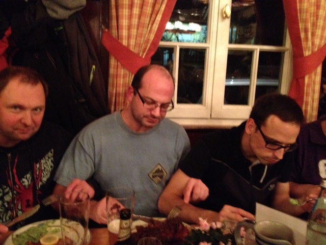 Geschlossene Mannschaftsleistung: Unsere Herren rücken eng zusammen.