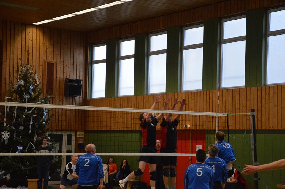 Weihnachtsbaum bei der TG Bornheim - Geschenke gab es aber keine fĂŒr die GĂ€ste